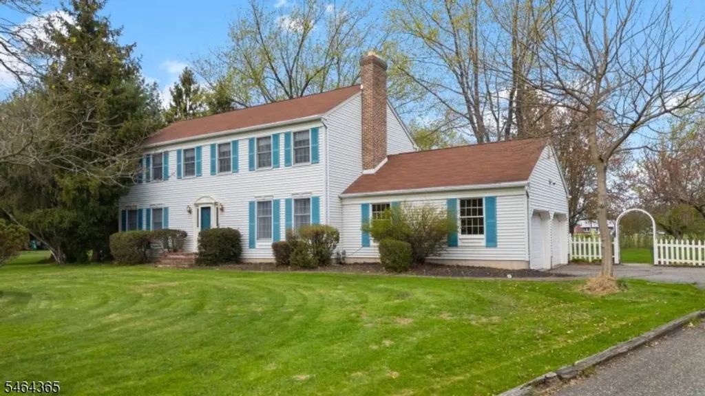 2 Rittenhouse Cir, Raritan Twp.