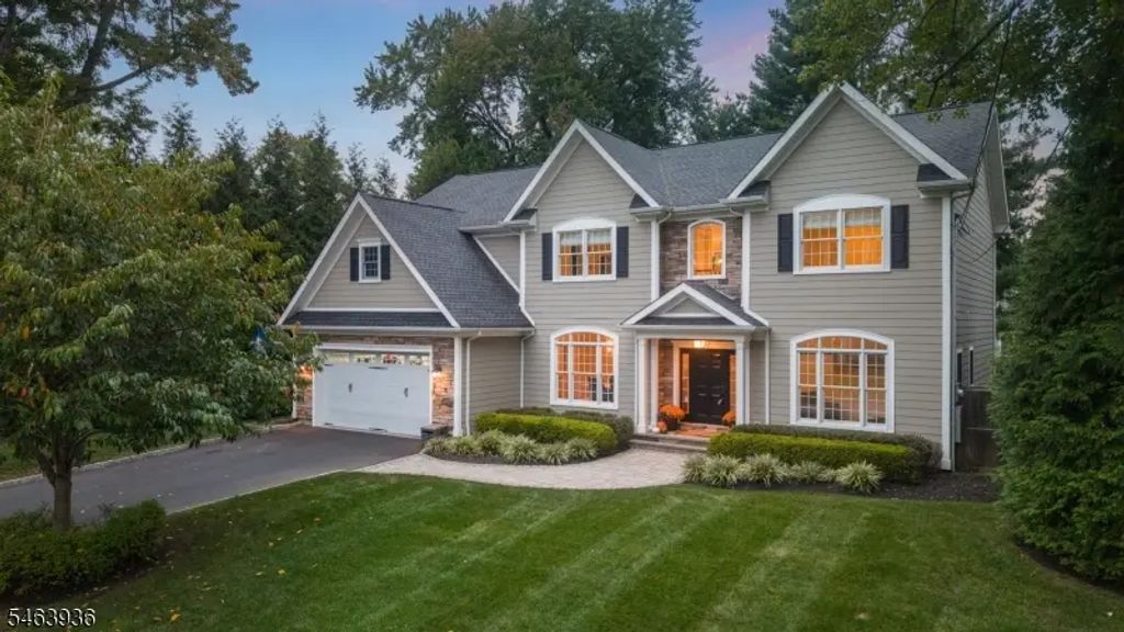 14 Whitman Dr, Chatham Twp.