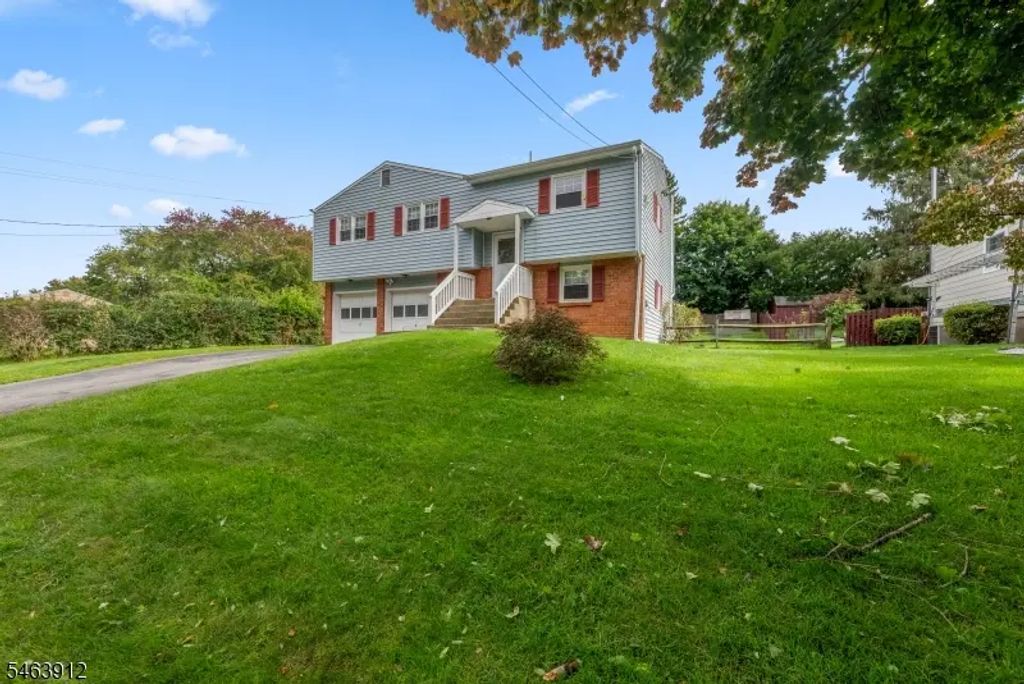 917 Grand Ave, Hackettstown Town