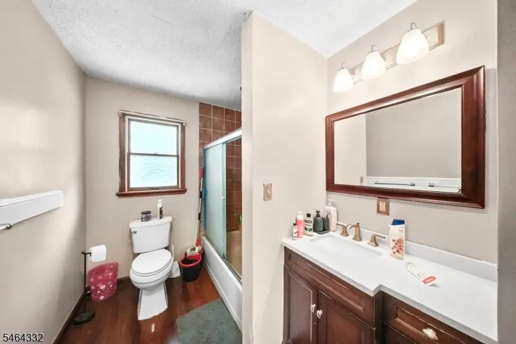 953 W 5th St, Plainfield City