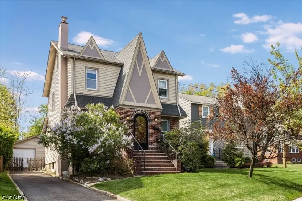 81 Boyden Ave, Maplewood Twp.