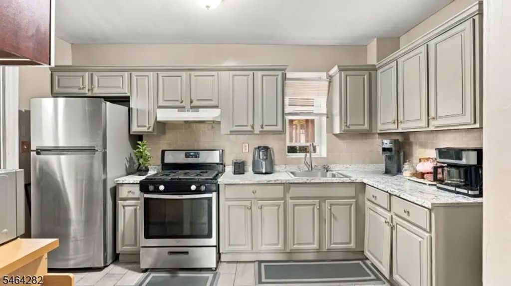 12 Church Pl, East Orange City