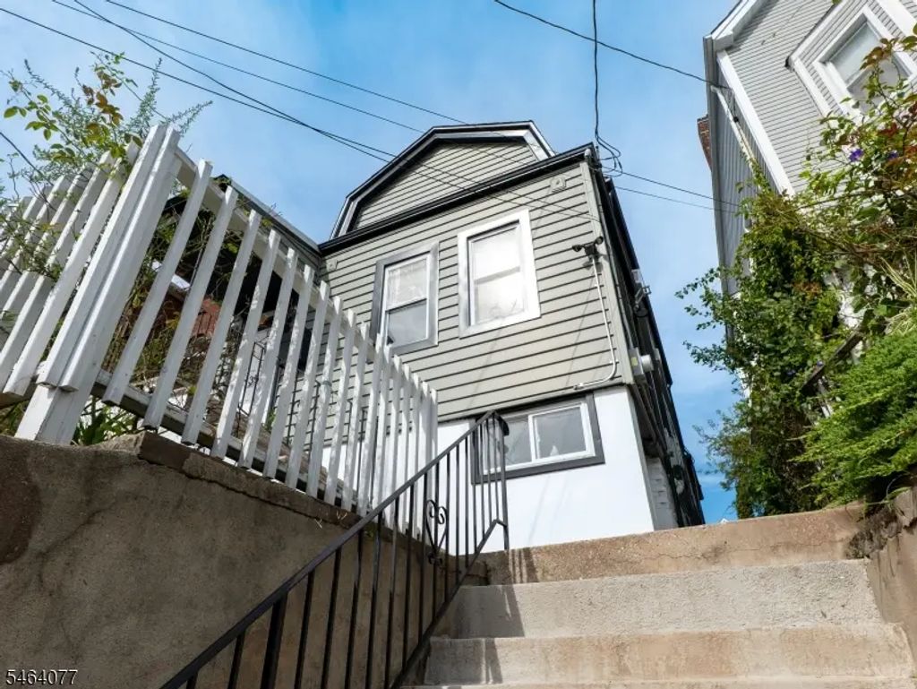 357 Ridgewood Ave, Newark City