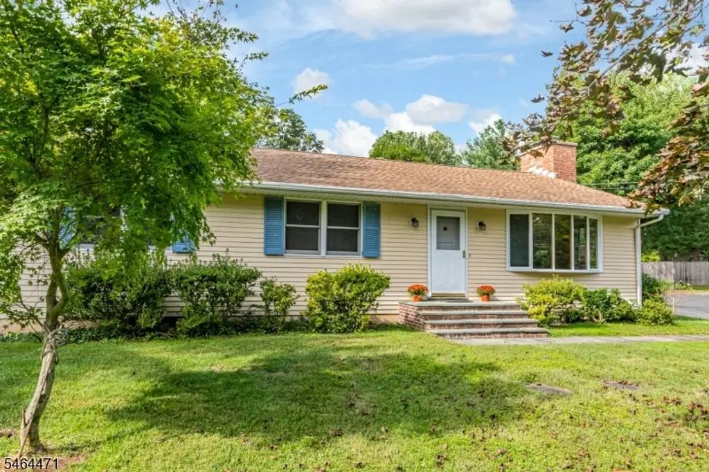 198 Hollow Rd, Montgomery Twp.