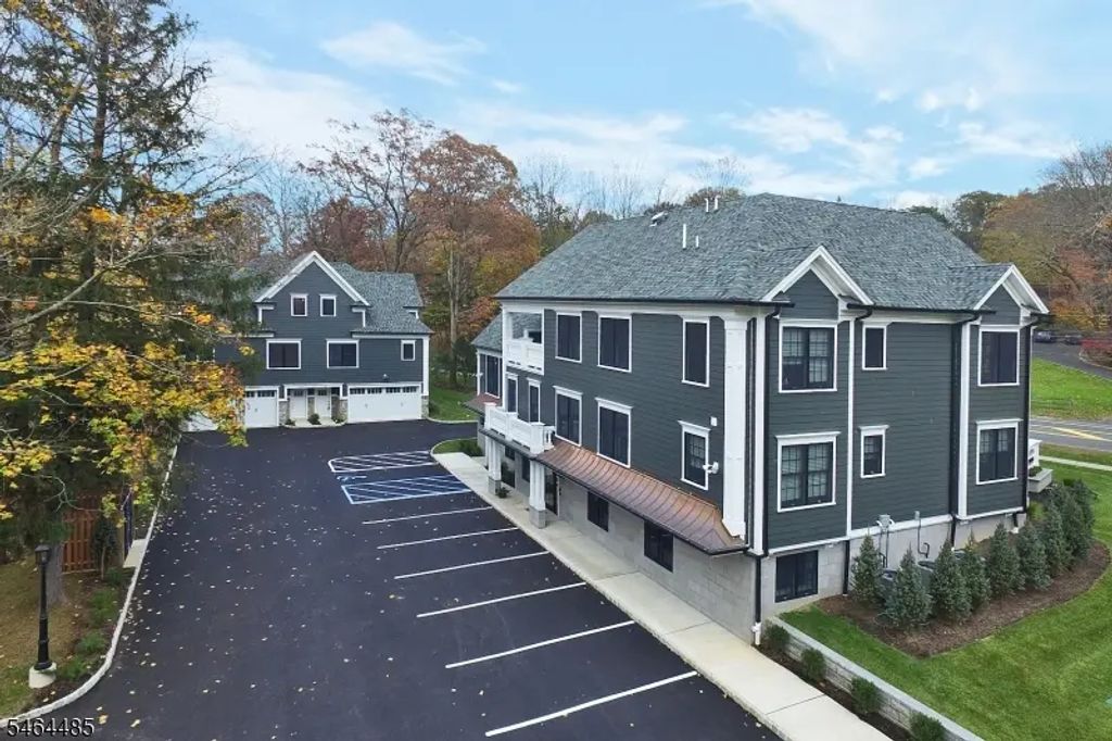 210 Mountain Blvd, Watchung Boro