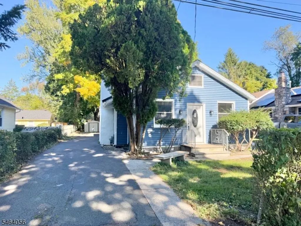 16 Stonewald Rd, Mount Olive Twp.