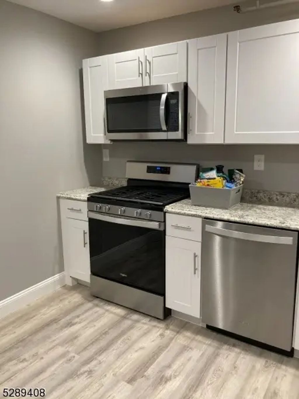 145 W Clinton St, Dover Town