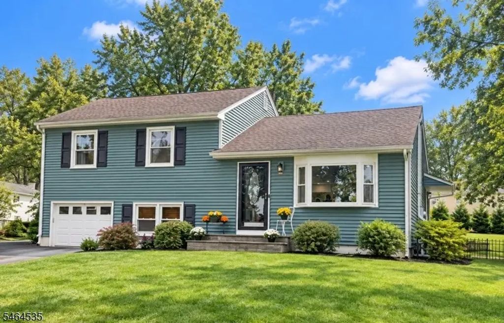 57 Lakeview Ave, Clinton Town