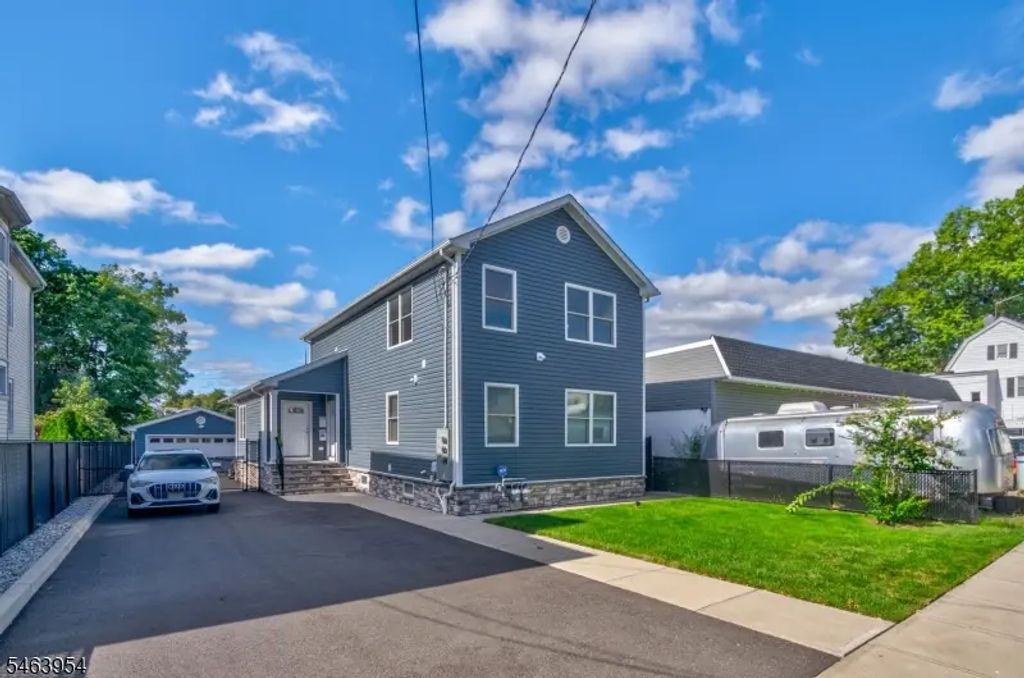 23 Chapel St, Bloomfield Twp.