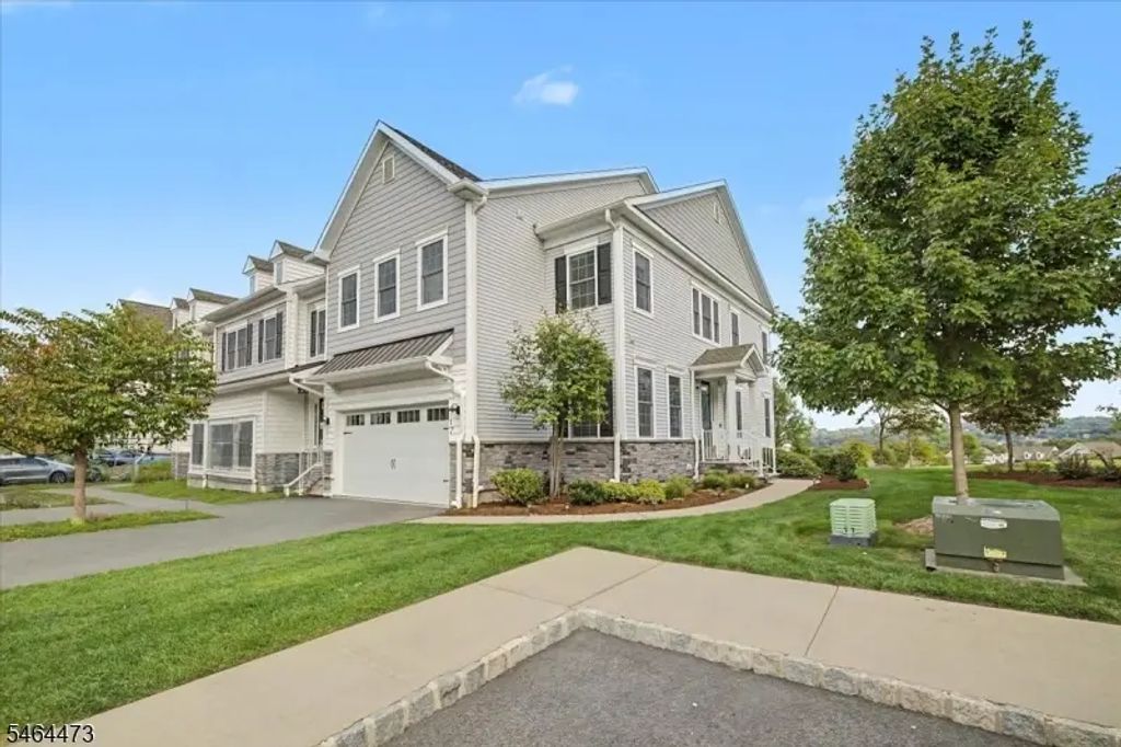 17 Aspen Dr, Cedar Grove Twp.