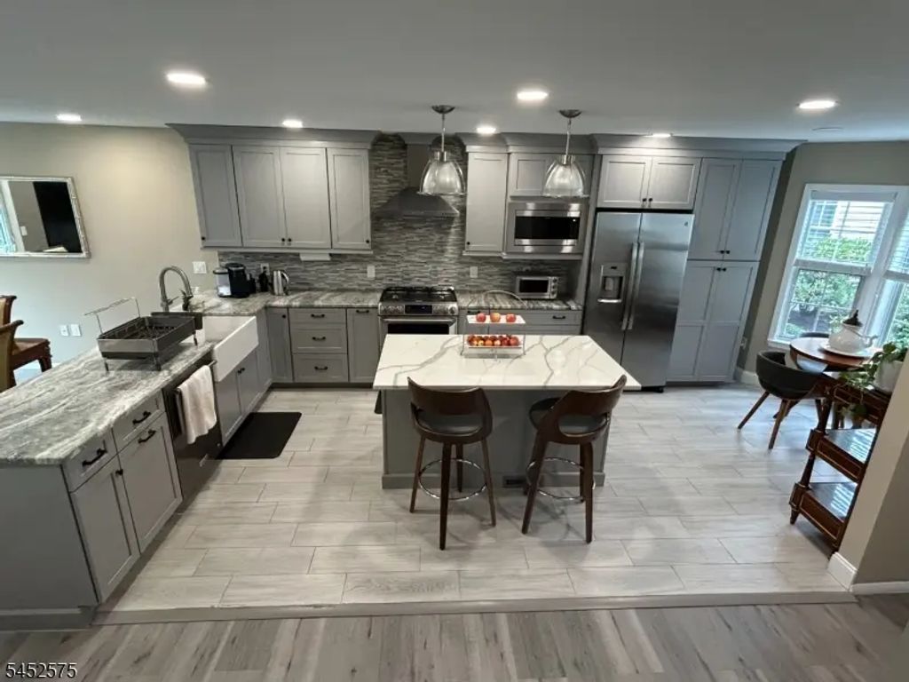 255 Crescenzi Ct, West Orange Twp.