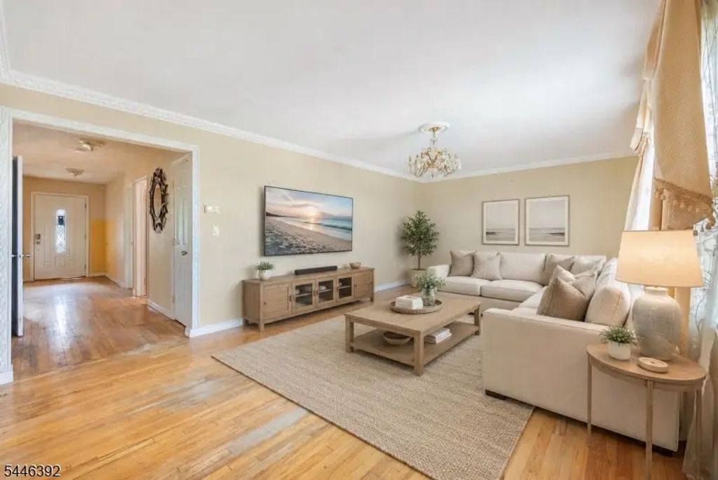 261 10th St, Palisades Park Boro