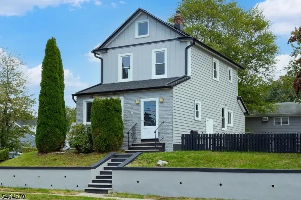 345 Broughton Ave, Bloomfield Twp.