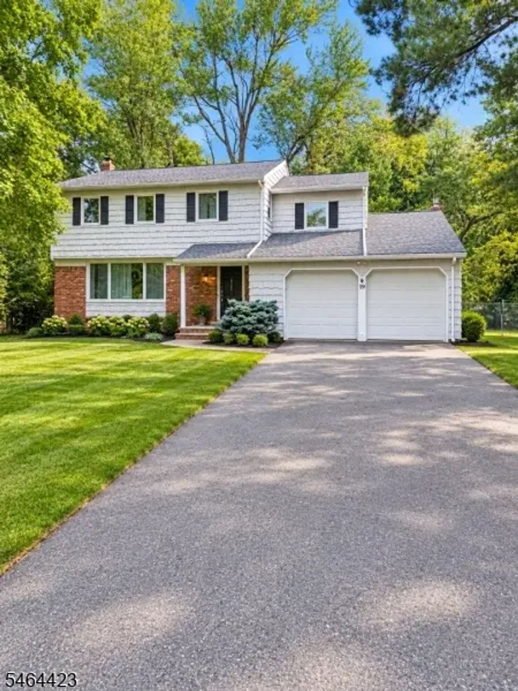 19 Tiffany Dr, Livingston Twp.
