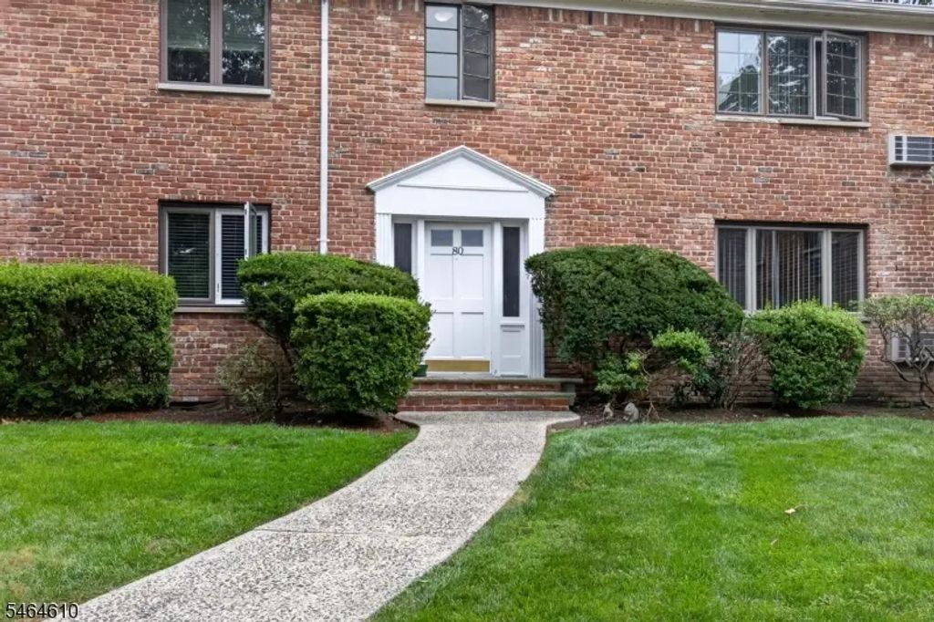 80a Troy Dr, Springfield Twp.