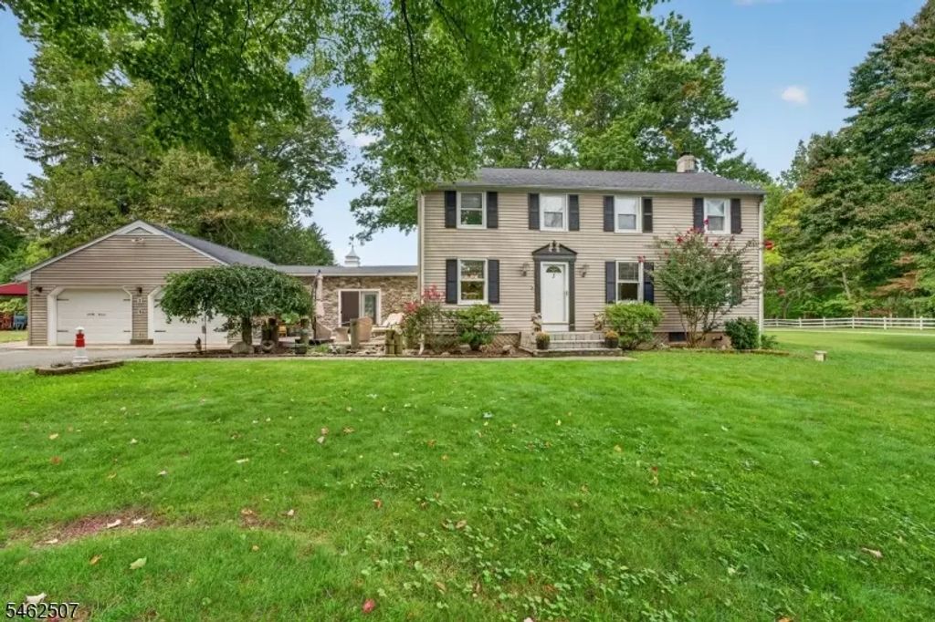 3 Galloping Hill Rd, Clinton Twp.
