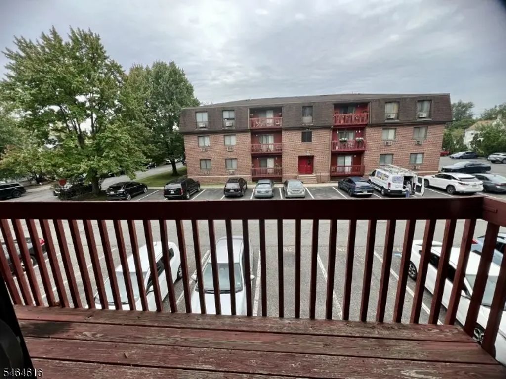 666 Mill St, Belleville Twp.