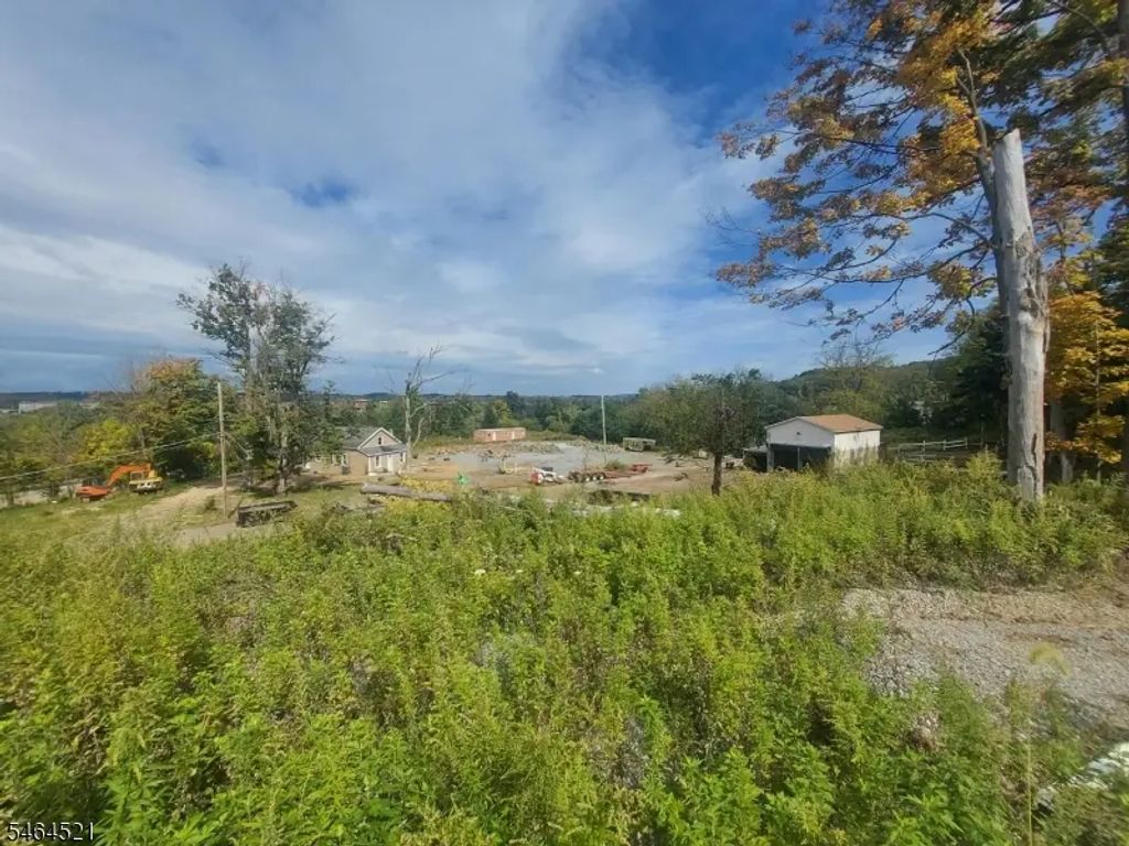 309 Houses Corner Rd, Sparta Twp.