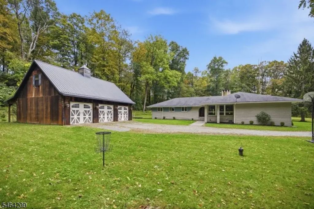 161 Pequest Rd, Green Twp.