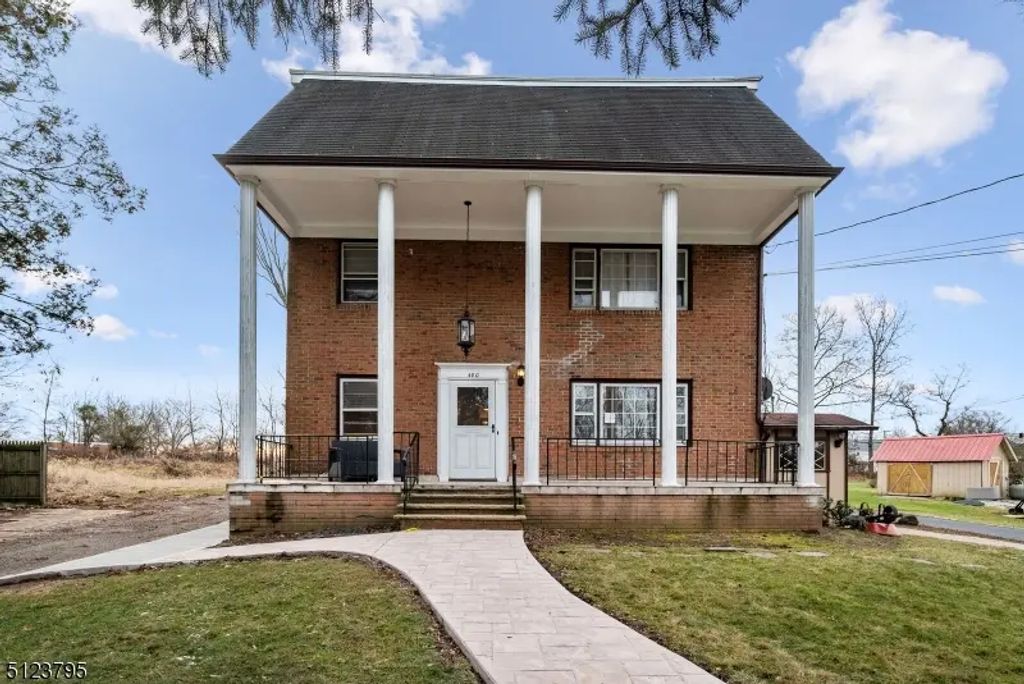 480 Parkway Dr, Clark Twp.