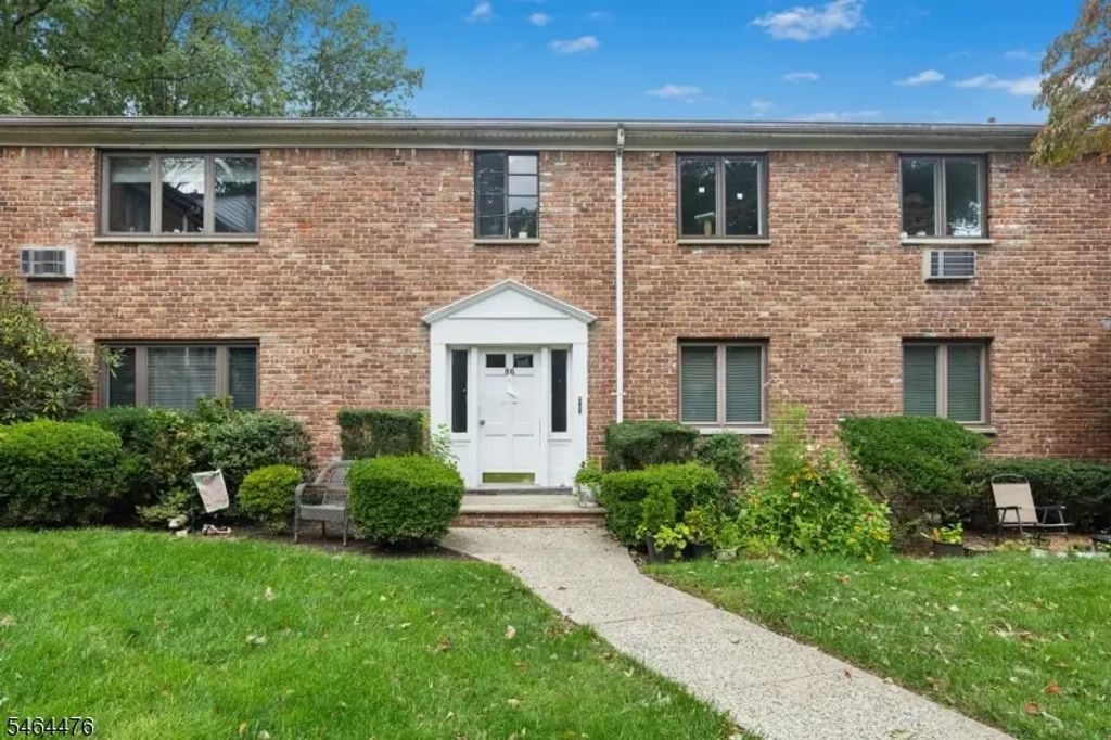 86b Troy Dr, Springfield Twp.