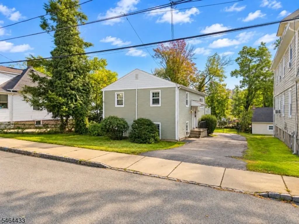 16 Lincoln St, Morristown Town