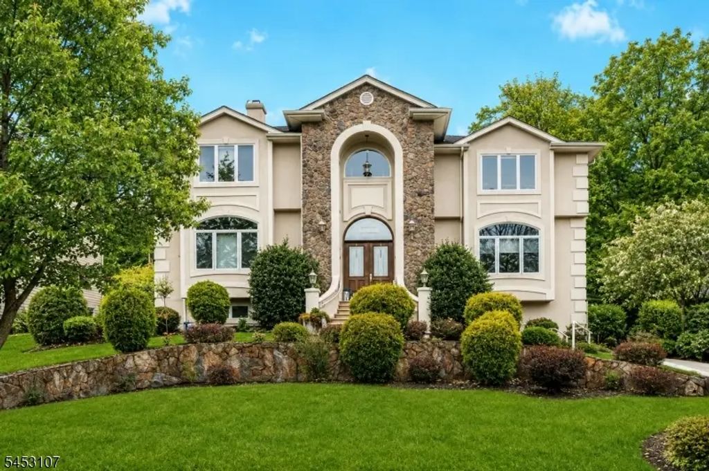1000 Sunny Slope Dr, Mountainside Boro