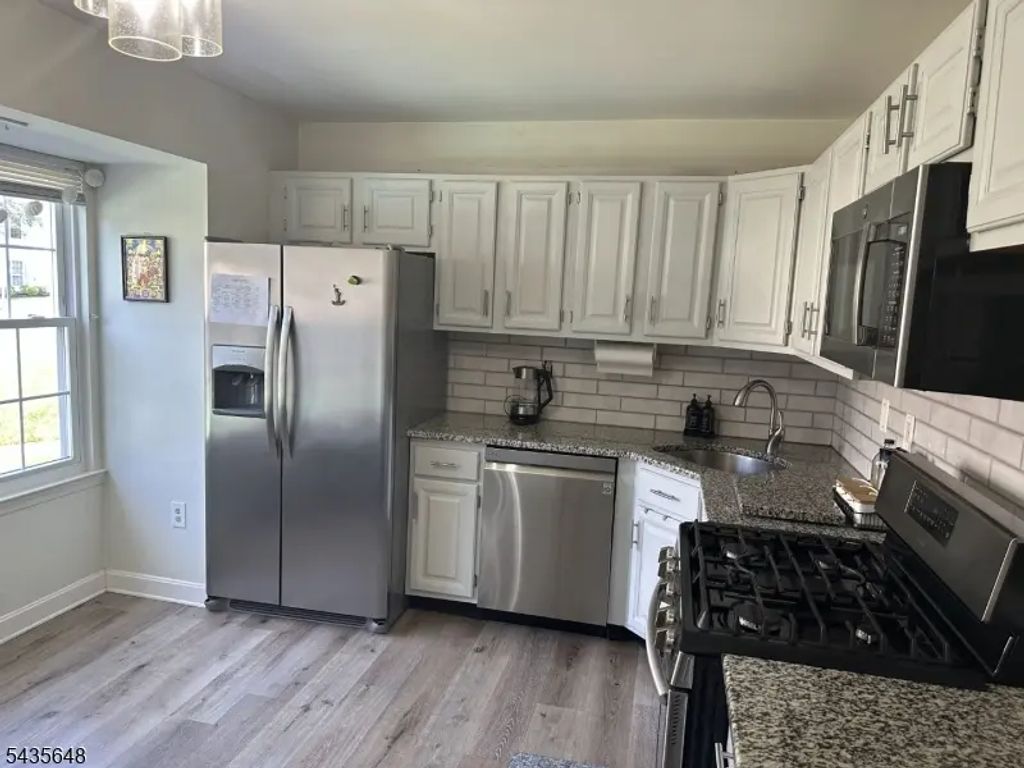 14 Albury Way, North Brunswick Twp.