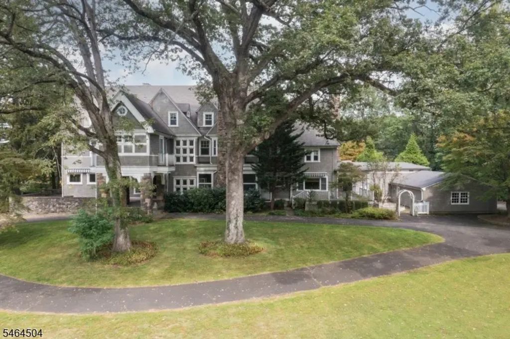 17 Three Gables Rd, Morris Twp.