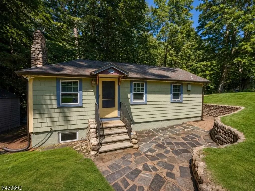 12 Cook Ln, Verona Twp.