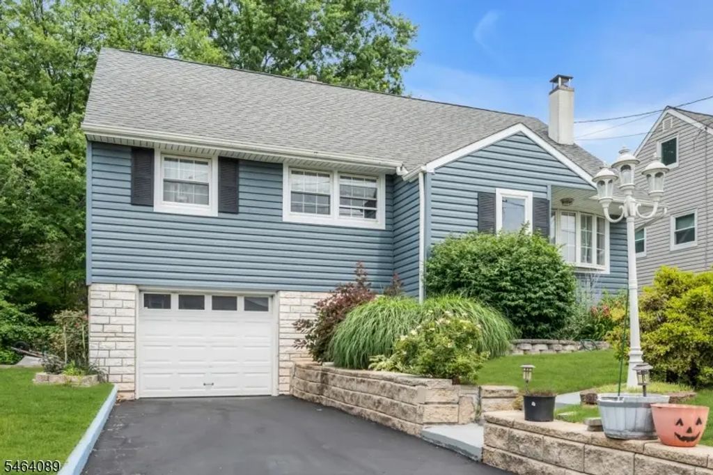 21 Mcguire St, Woodbridge Twp.