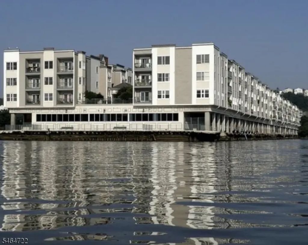 320 The Promenade, Edgewater Boro