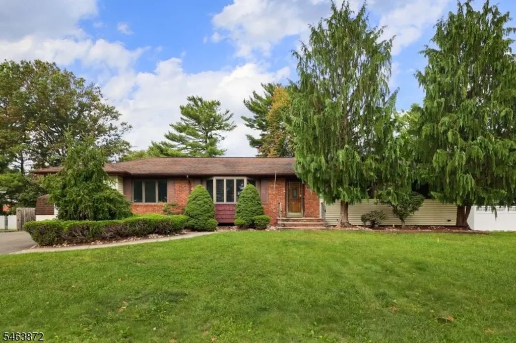 77 Schwin Drive, Clark Twp.
