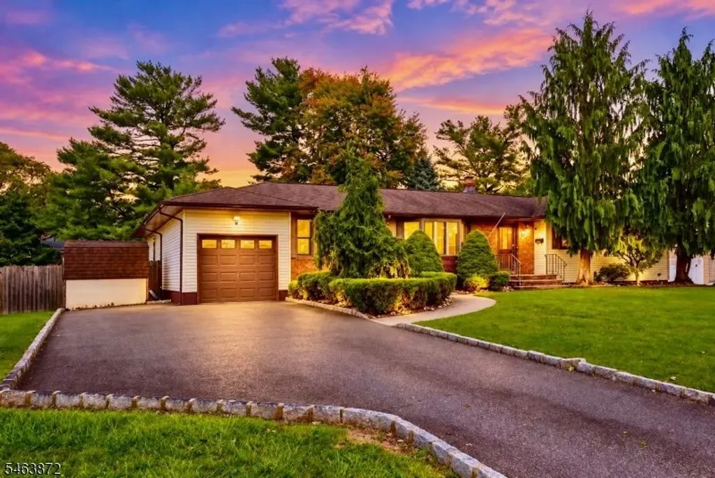 77 Schwin Drive, Clark Twp.