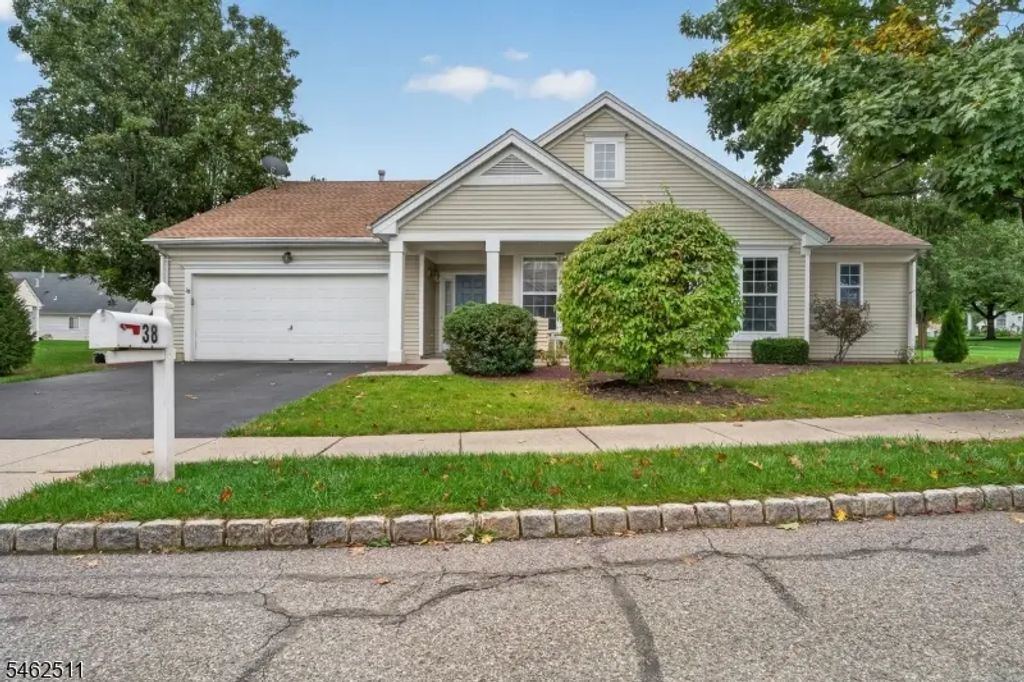 38 Victoria Dr, White Twp.