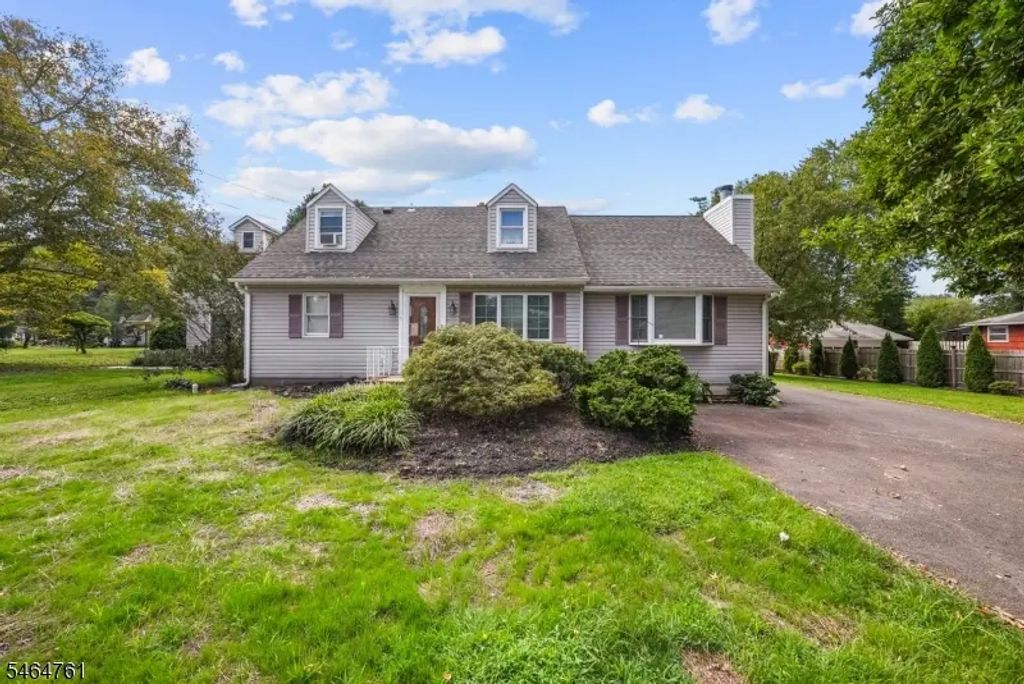 51 Diverty Rd, Hopewell Twp.