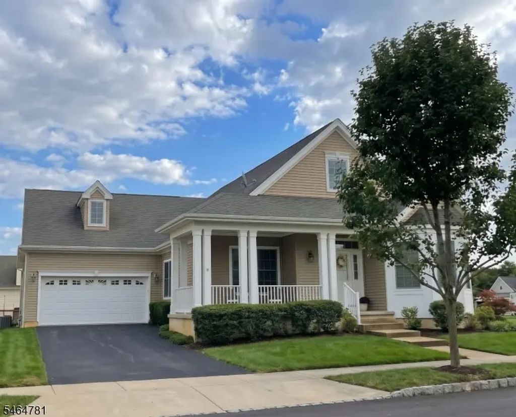31 Falcon Way, Washington Twp.