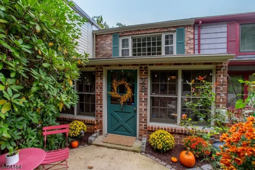 28 Brunswick Ave, Lambertville City
