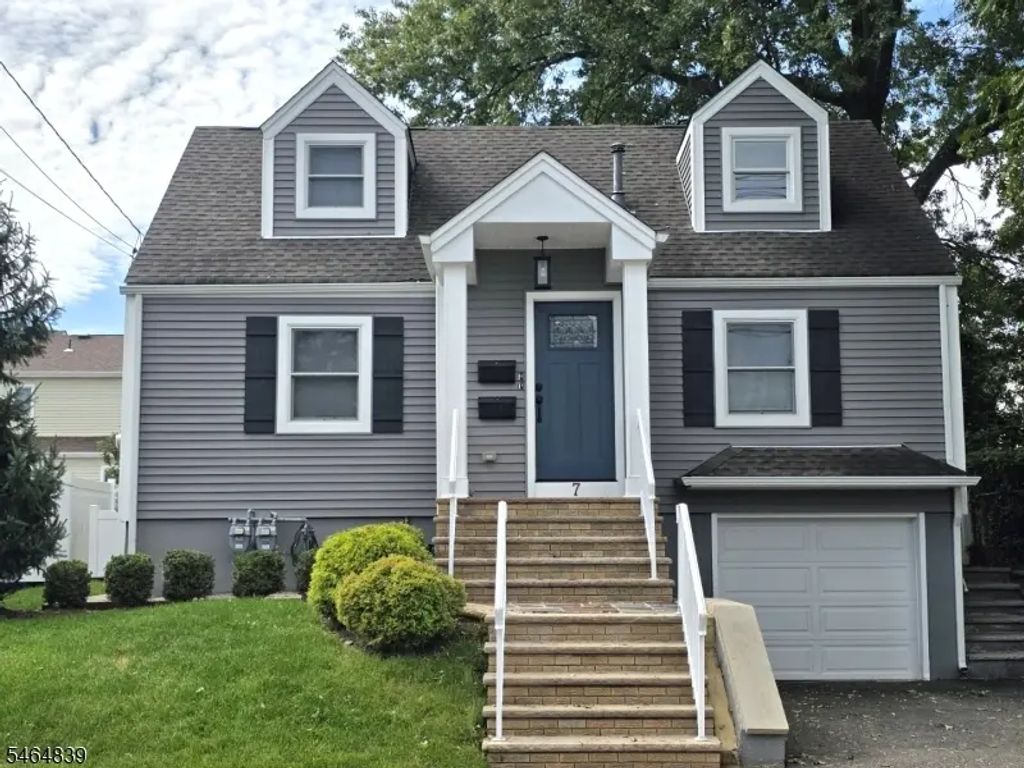 7 Main Terrace, Bloomfield Twp.