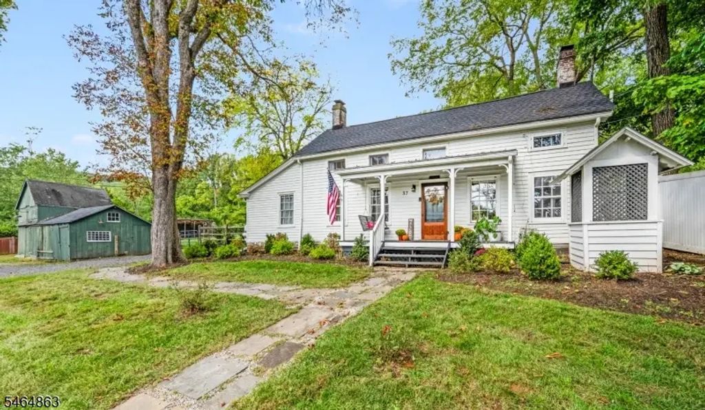 37 W Main St, Mendham Twp.