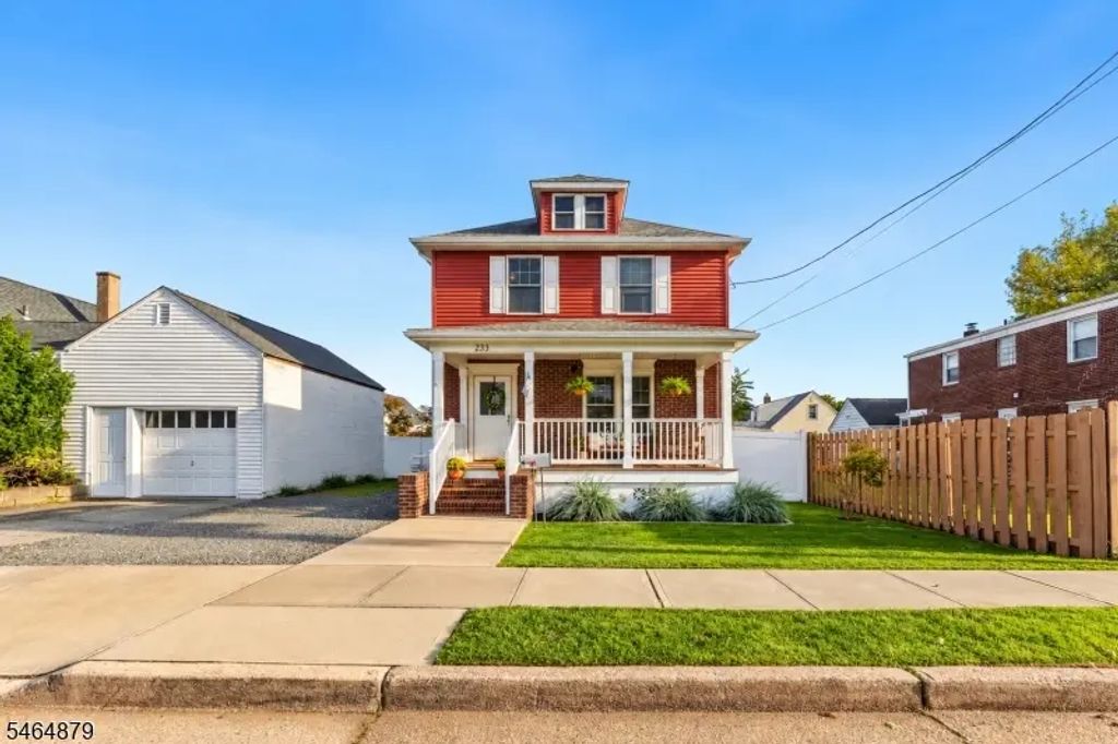 233 Grove St, Woodbridge Twp.