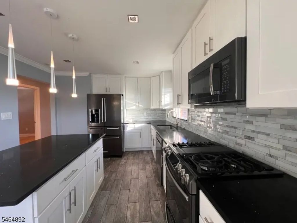 108 W Elm St, Linden City
