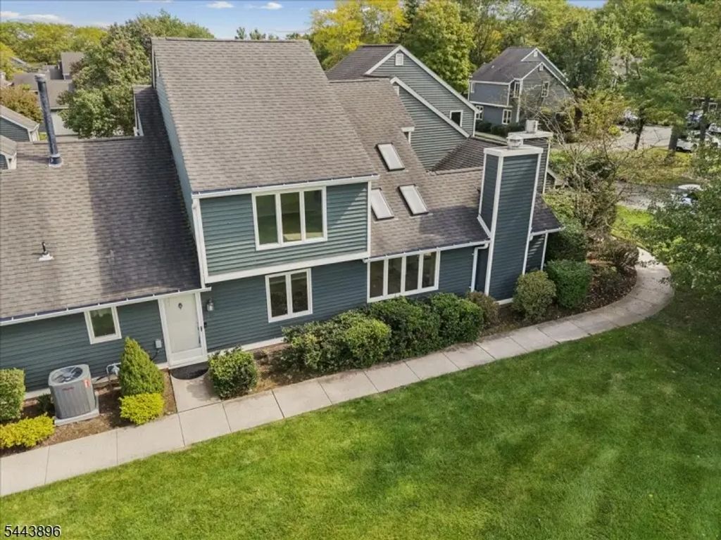 10 Village Dr, Bernards Twp.