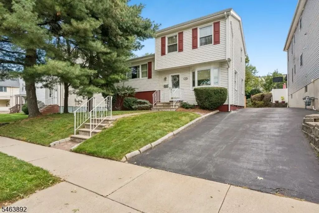 195 E Passaic Ave, Bloomfield Twp.