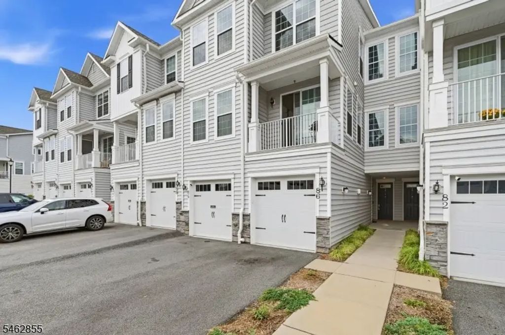 84 Aspen Dr, Cedar Grove Twp.