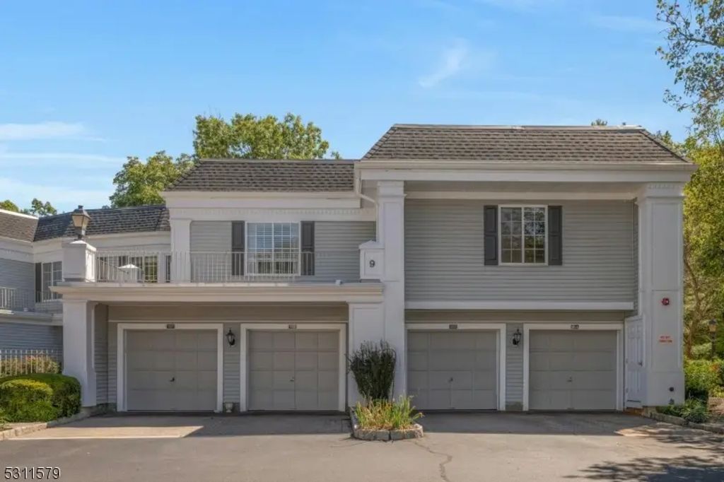 203 Riveredge Dr, Chatham Twp.