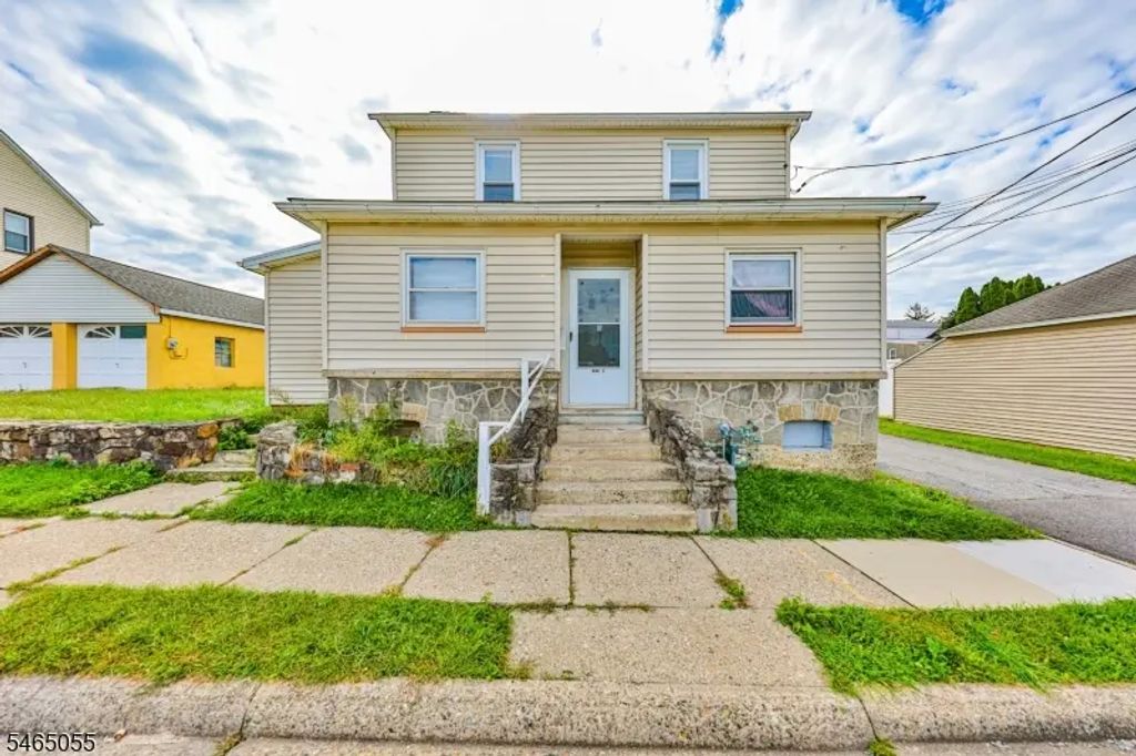 444 James St, Phillipsburg Town