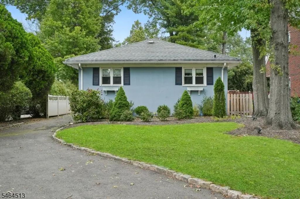 15 Lessing Road, West Orange Twp.