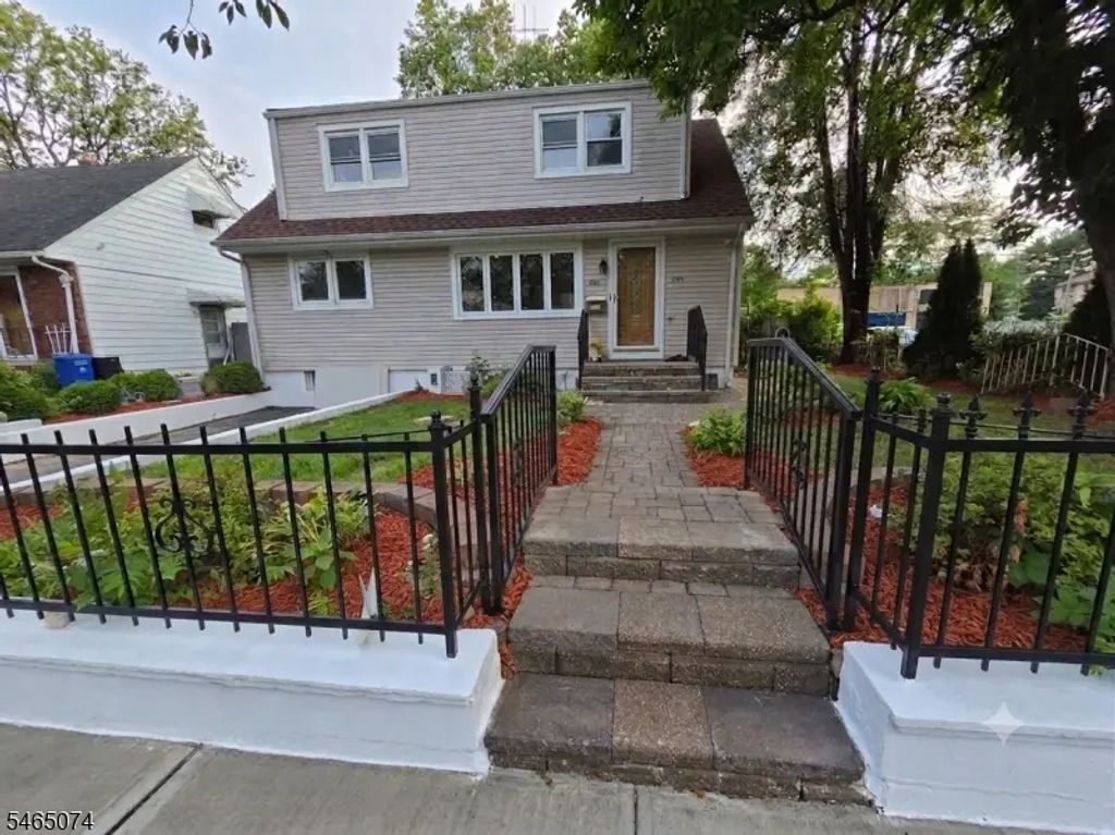 683 Mill St, Belleville Twp.
