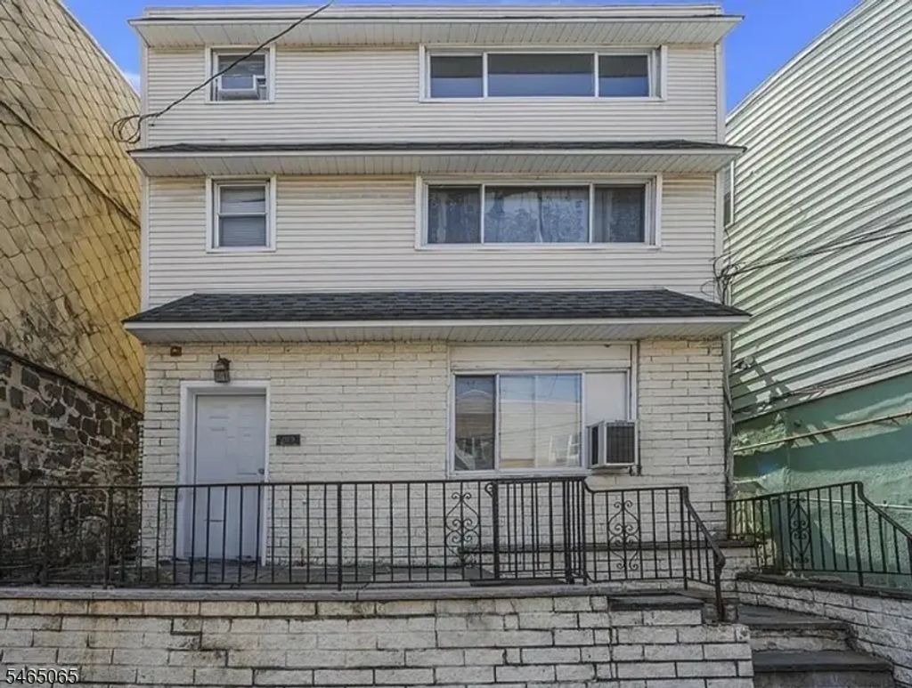 319 68th St, Guttenberg Town